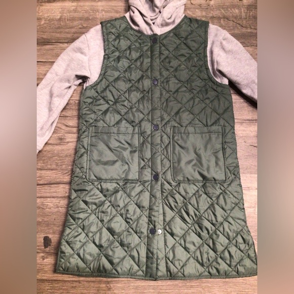 Kids Quilted Vest with Hooded Sleeves - Picture 4 of 7